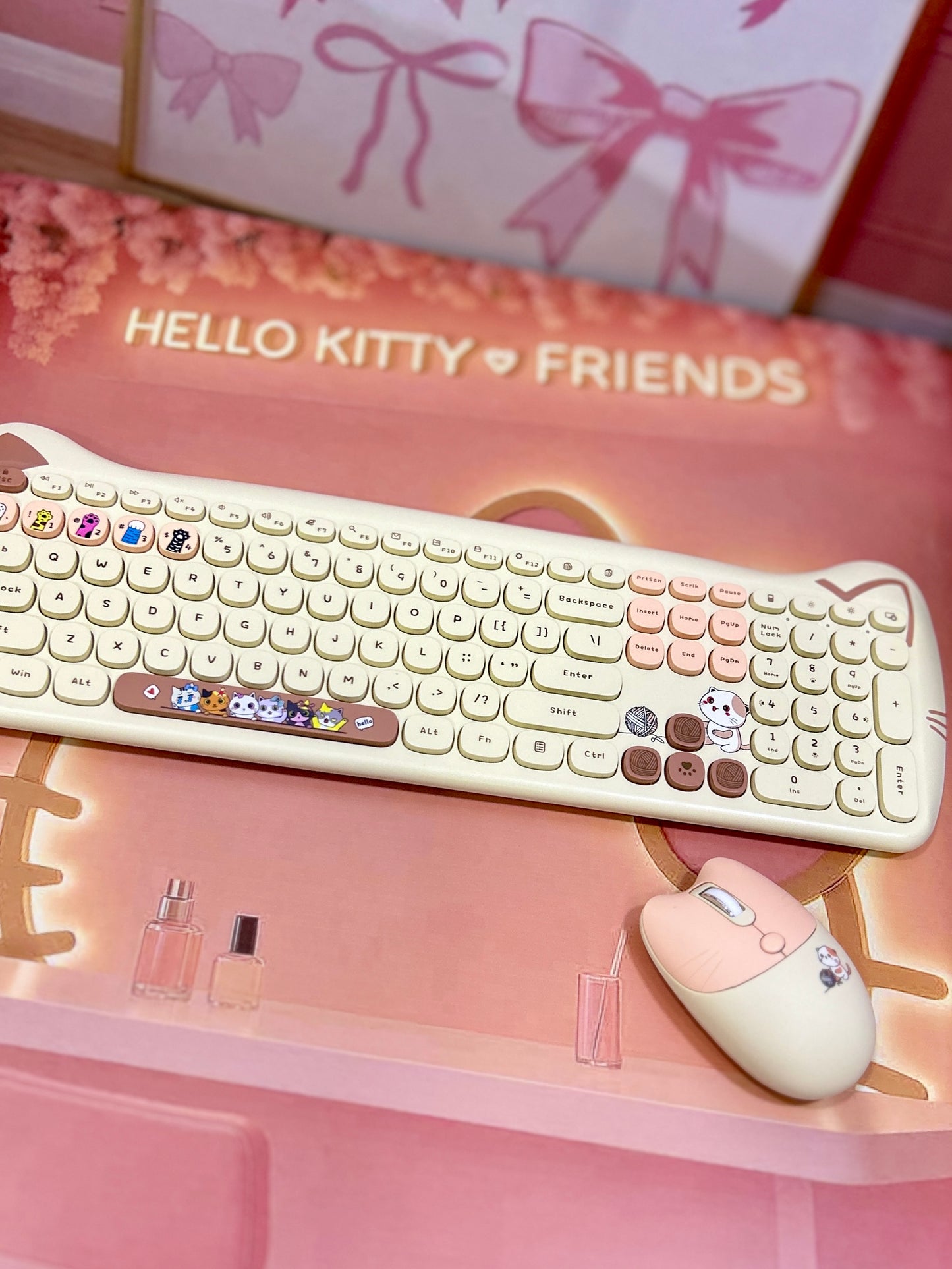Teclado gatuno + Mouse.