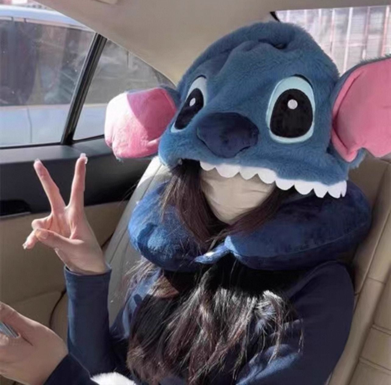 Cuellero con capota de Stitch.