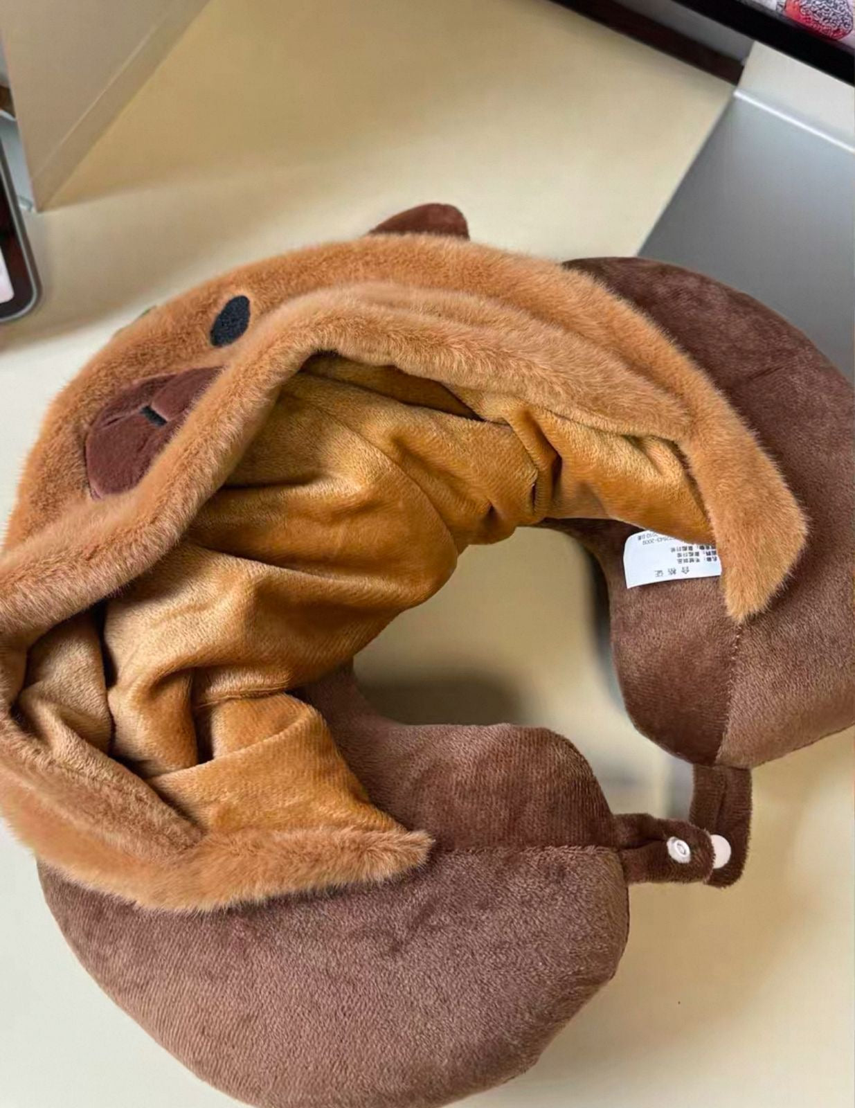 Cuellero con capota capybara.
