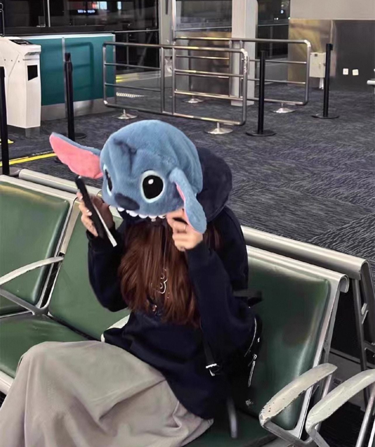 Cuellero con capota de Stitch.