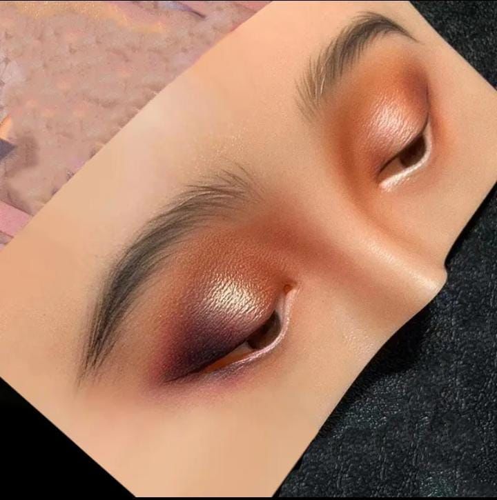 Simulador de rostro para maquillaje.