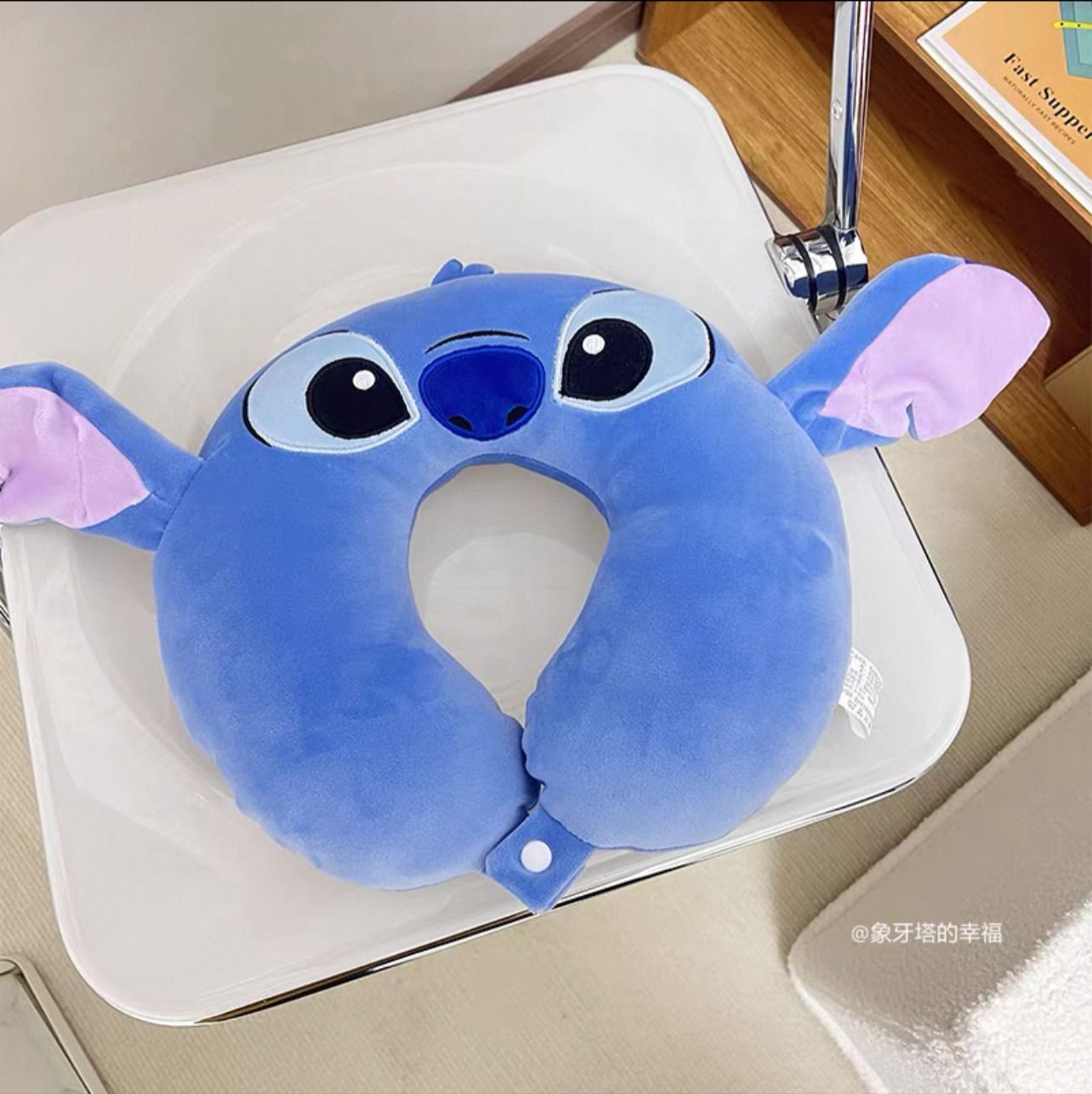 Cuellero Stitch con memory foam.