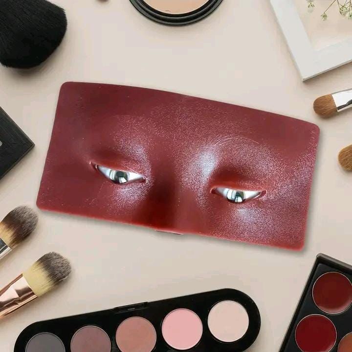 Simulador de rostro para maquillaje.