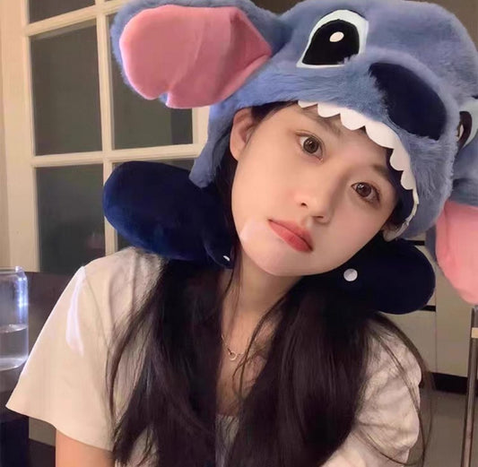 Cuellero con capota de Stitch.